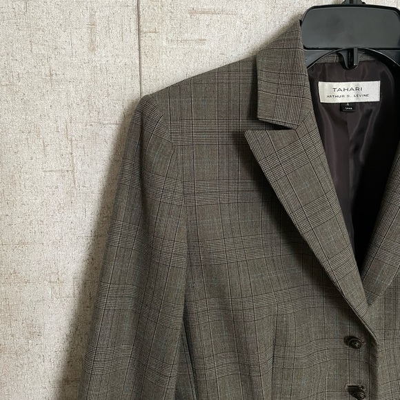 Blazer - Picture 3 of 7